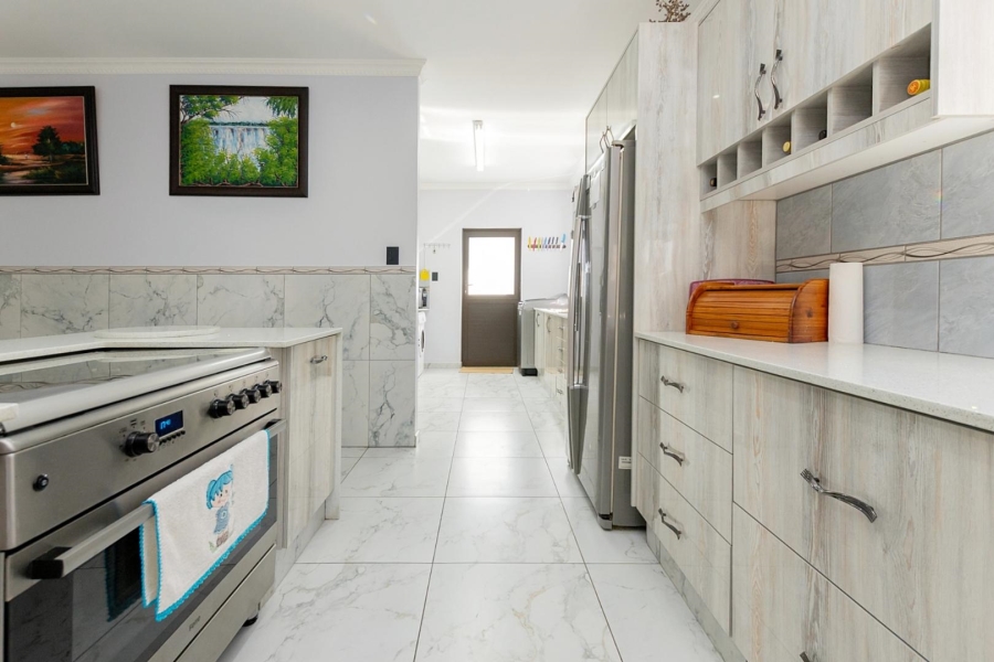 4 Bedroom Property for Sale in Country Club Western Cape